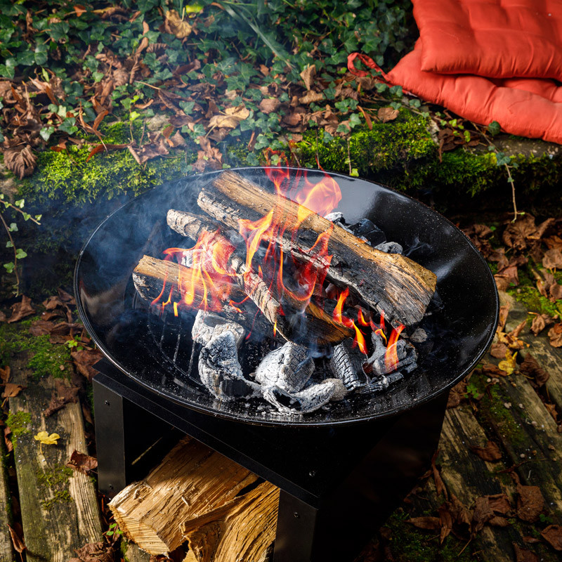 Braséro de chauffage en acier avec espace de rangement pour les bûches