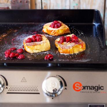Pain perdu et framboises caramélisées