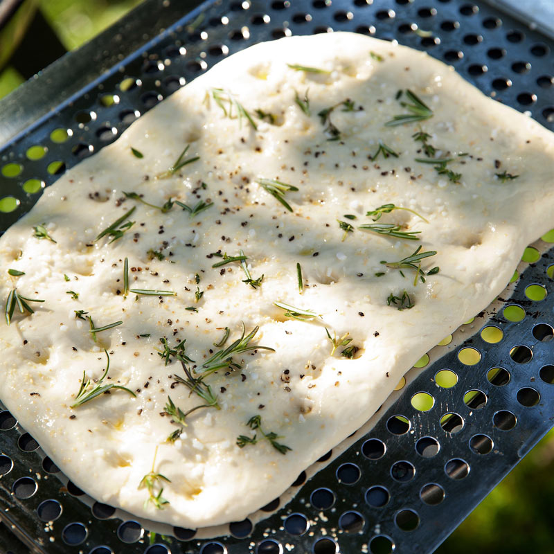 Camemberts rôtis au miel et au romarin, focaccia maison 