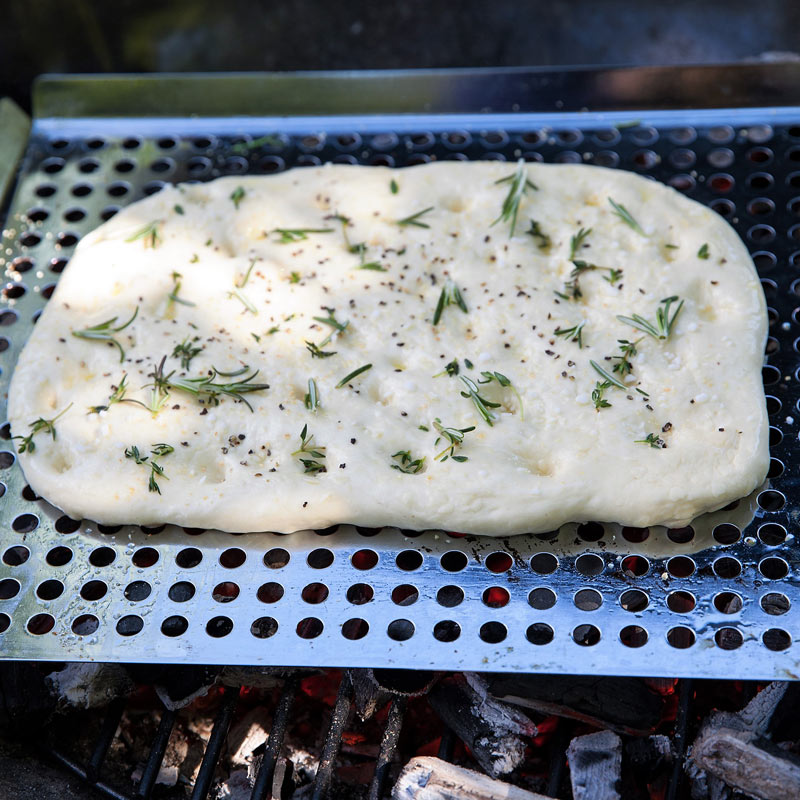 Camemberts rôtis au miel et au romarin, focaccia maison 