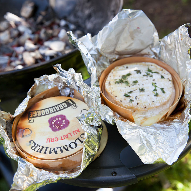 Camemberts rôtis au miel et au romarin, focaccia maison 