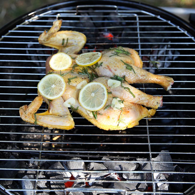 Poulet en crapaudine, mariné au citron et au romarin