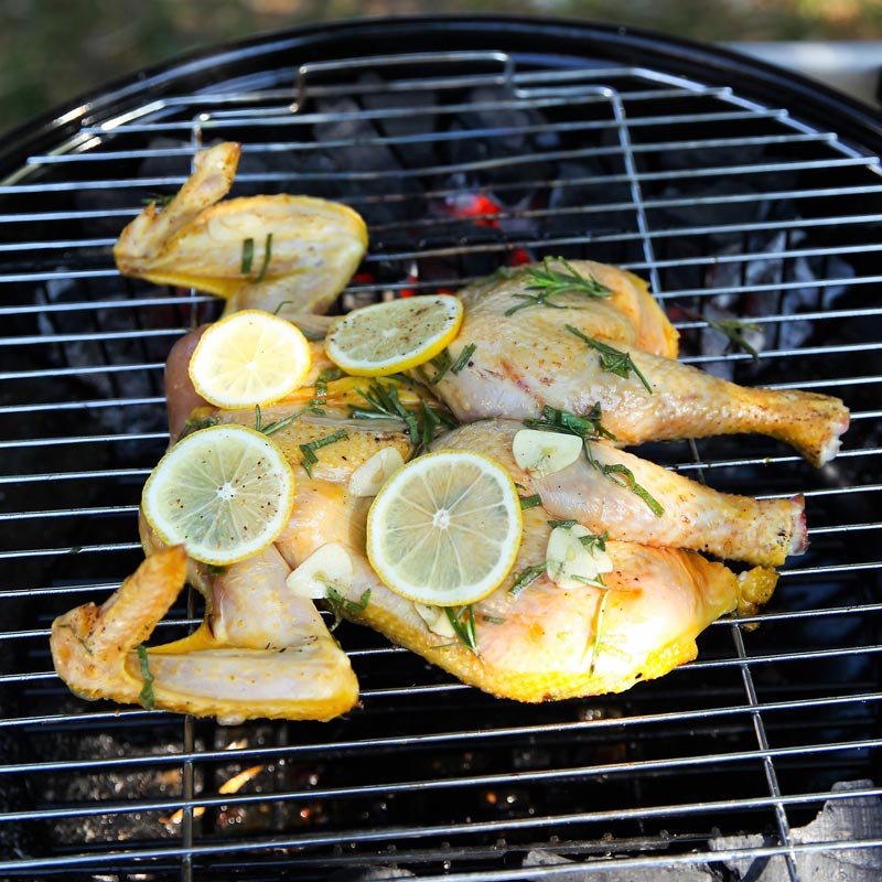 Poulet en crapaudine, mariné au citron et au romarin