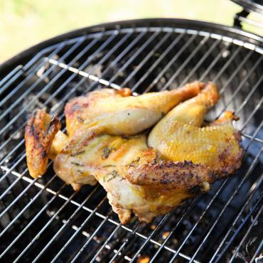 Poulet en crapaudine, mariné au citron et au romarin